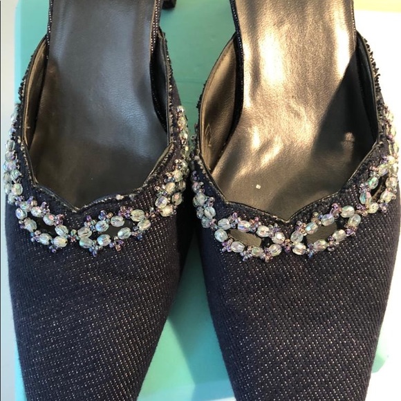 Lady Mule with Stones - Picture 2 of 5